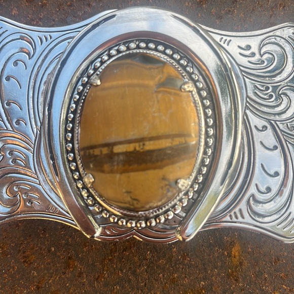 CAST METAL RESIN DECORATIVE BELT BUCKLE - Picture 2 of 5